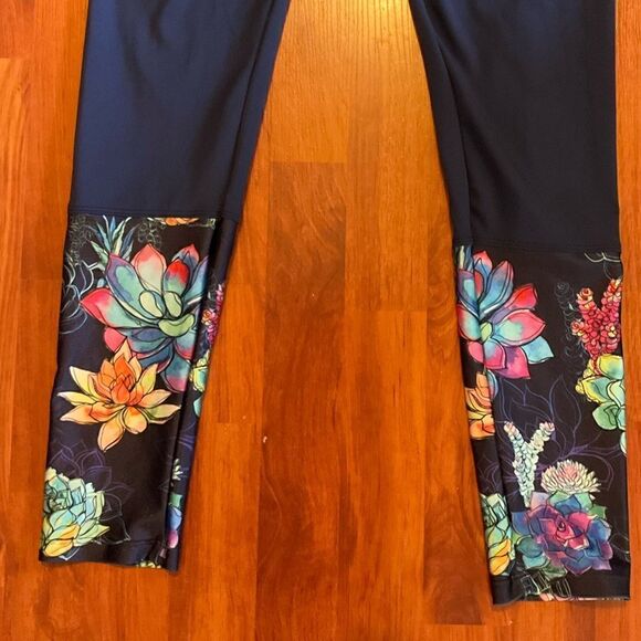 Like new!, Pineapple Clothing Bali Blue Lucy Navy Leggings Yoga Pants Size M - Picture 8 of 11